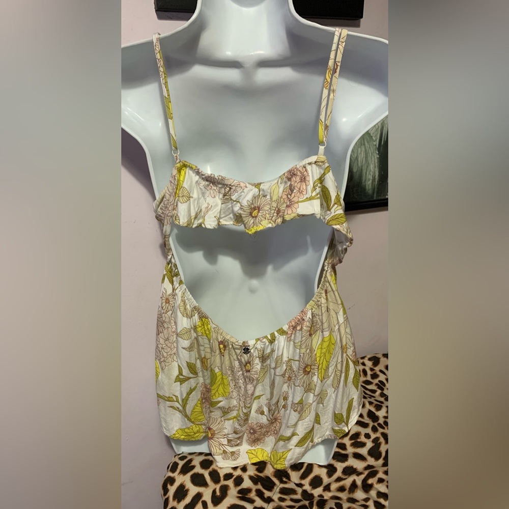 💕Volcom Open Back Top💕 - Picture 3 of 7